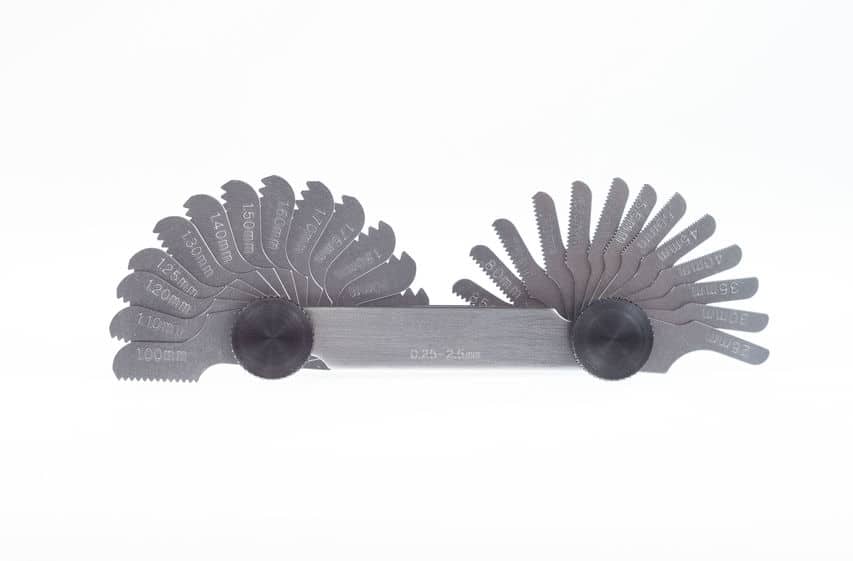 Radius thread pitch gage