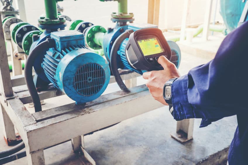 Technician thermography servicing